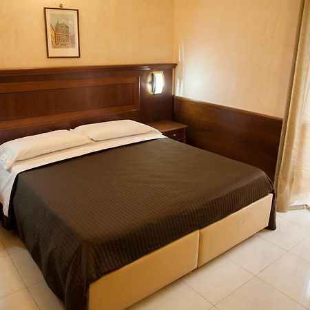 Hotel Robinson Рим Екстер'єр фото